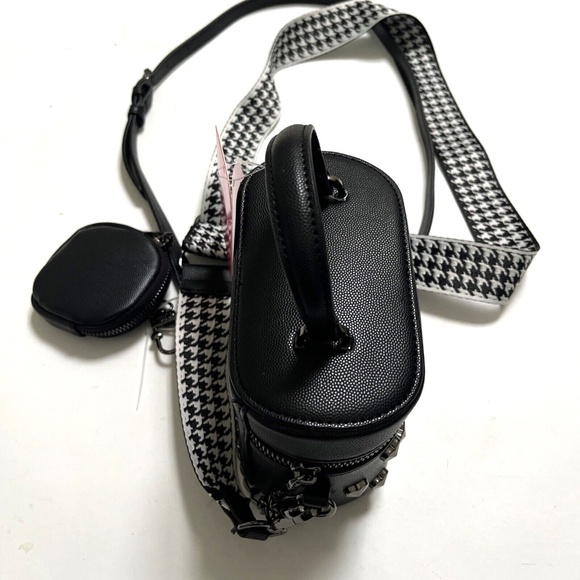 NWT BETSEY JOHNSON Studded Heart Crossbody + Pouch Black Top Handle Love Hearts - Picture 4 of 10